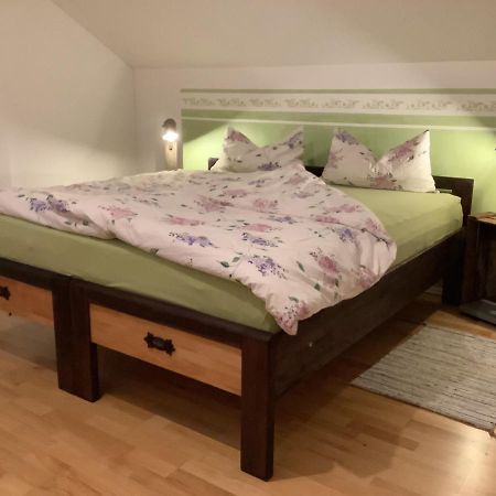 Gemuetliche, Grosszuegige Ferienwohnung Salzhausen Extérieur photo